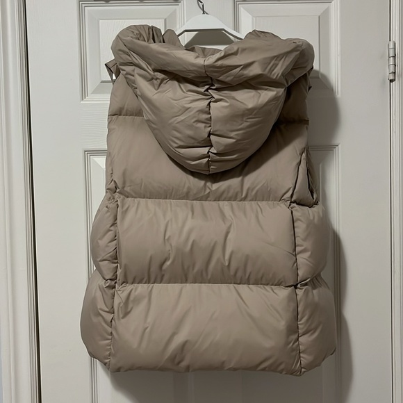Aritzia Babaton Duvet Puff Vest Almond Tan - Picture 11 of 13